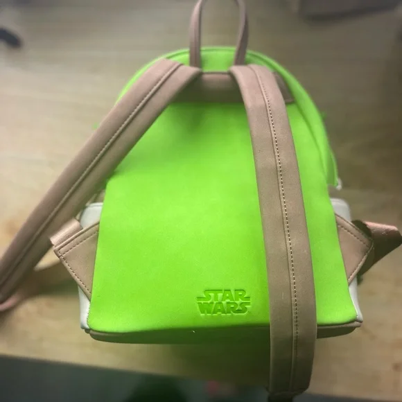 Yoda mini Loungefly back pack - Picture 5 of 6